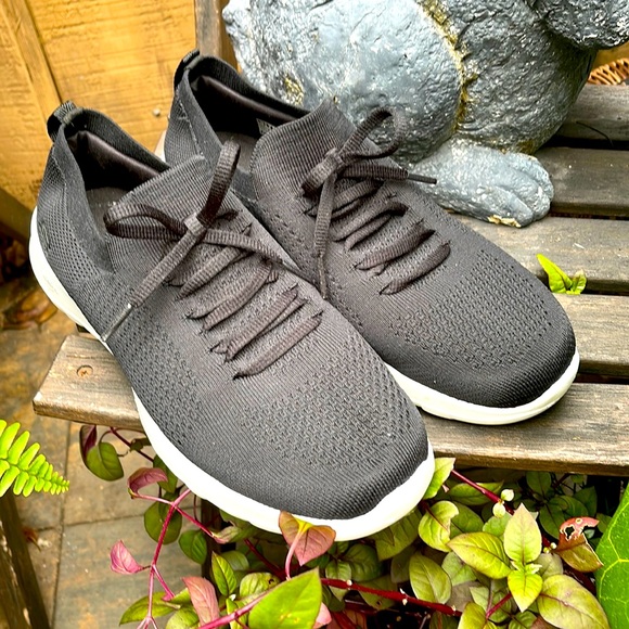 Skechers Shoes - Skechers, size 10.Air-cooled Goga mat slide on lightweight sneaker.Easy on/off